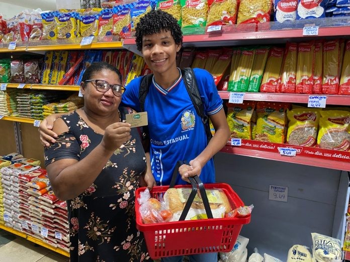Bolsa Presença reforça a segurança alimentar dos estudantes e movimenta economia no Estado com R$ 52,3 milhões, em maio