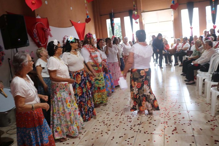 Centro de Convivência do Idoso comemora Dia das Mães com festa cultural