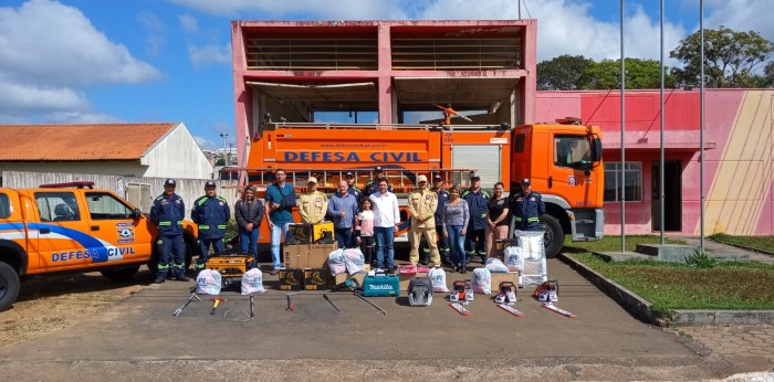 Defesa Civil e Corpo de Bombeiros Comunitário de Ibaiti recebe novo fardamento e equipamentos do Civarc