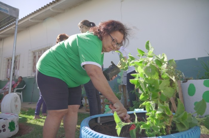 Cras desenvolve atividade do Programa Farmácia Viva com usuários da unidade
