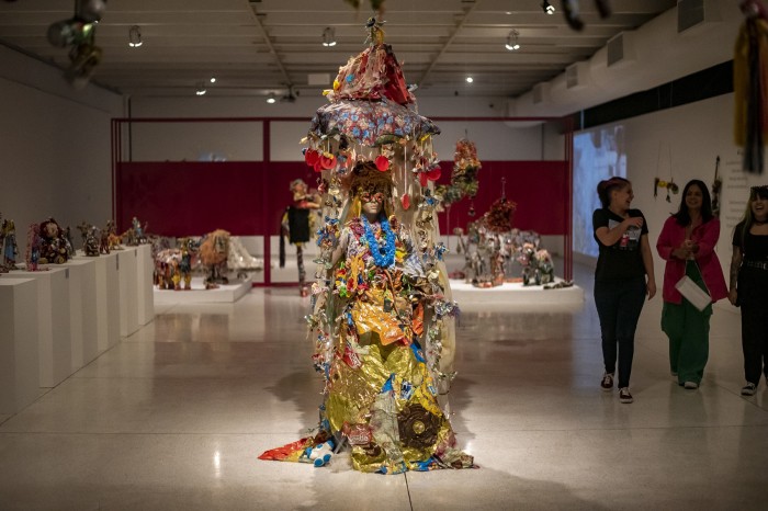 Exposição de Efigênia Rolim e Hélio Leites no MAC-PR é finalista do prêmio ABCA