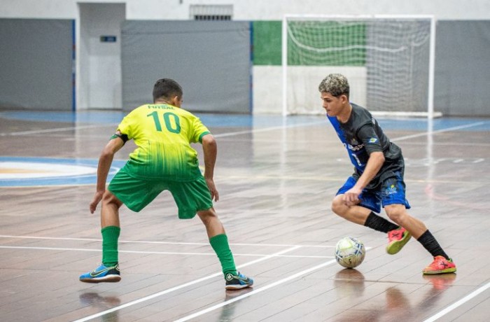 Curso gratuito de treinamento de futsal chega a Ribas do Rio Pardo no fim de semana