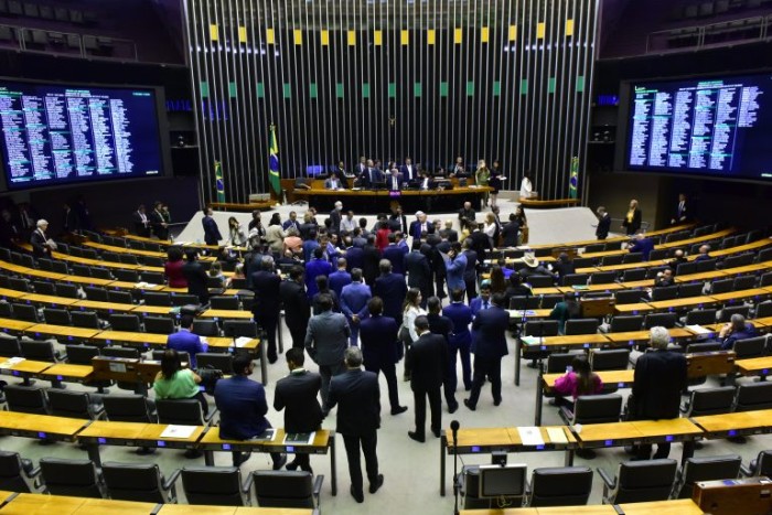 Deputados analisam regras de contratação de serviço postal pelo setor público; acompanhe