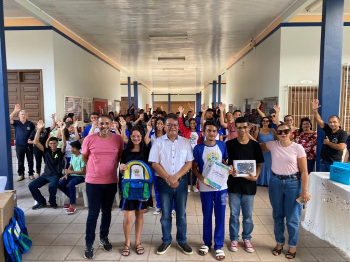 Educação do Acre garante inclusão digital para alunos de Sena Madureira