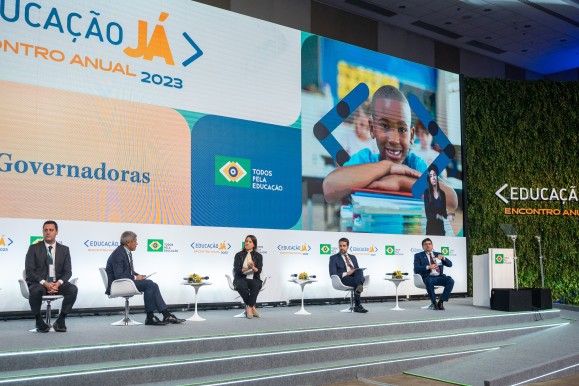 Governadora Raquel Lyra participa de evento sobre educação em Brasília e apresenta projeto para evitar a evasão escolar na rede integral estadual