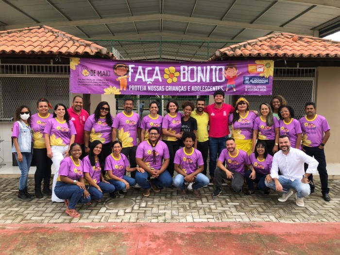 Faça Bonito: Alagoinhas encerra a Campanha de Combate ao Abuso e Exploração Sexual contra Crianças e Adolescentes com dia voltado a construção de jardim na Praça dos Esportes
