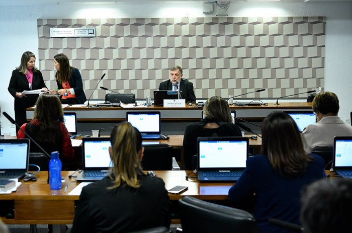 Divulgação de lista de espera obrigatória para escola pública vai a Plenário