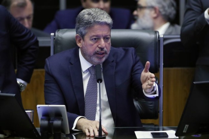 Lira vê fatiamento como alternativa para aprovar PL das Fake News