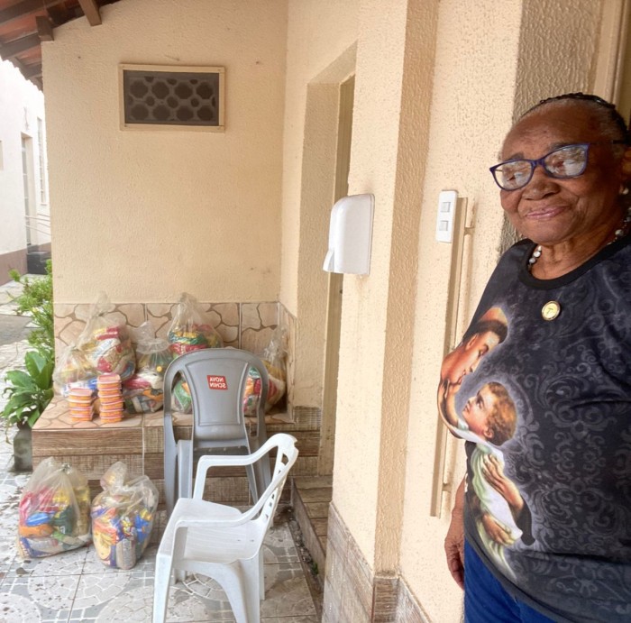 Ovos, frangos e cereais são entregues pela SEMAS às Instituições de Longa Permanência do município