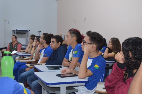 Educação realiza oficina para uso de aplicativos educacionais