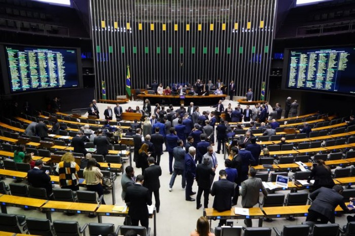 Deputados analisam emendas do Senado à MP sobre prazo de regularização ambiental; acompanhe