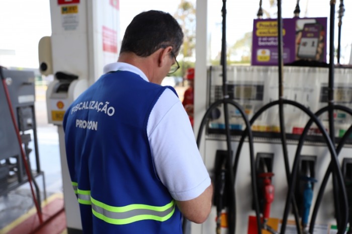 Procon de Lucas do Rio Verde realiza mutirão do preço justo em postos de combustíveis