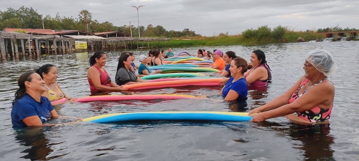 Projeto Esporte em 3 Tempos desenvolve aulas de hidroginástica no Rio Jaguaribe
