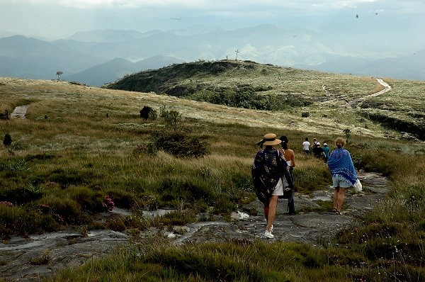 Minas assina contrato de concessão de uso dos parques do Ibitipoca e Itacolomi