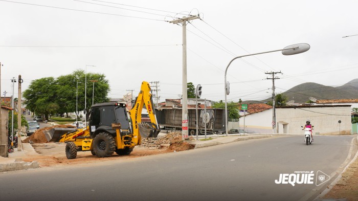 Prefeitura de Jequié inicia reabertura da Avenida Beira Rio e instalação de semáforos com sensores
