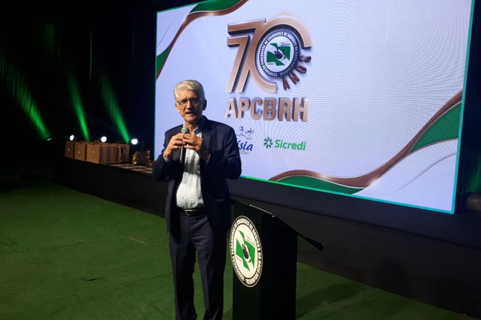 Genética do gado paranaense e qualidade do leite são destaque em aniversário de associação