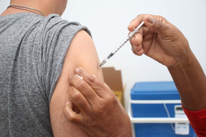 Prefeitura promoveu Dia D de vacinação contra a gripe. Vacinas continuam disponíveis nas unidades de saúde