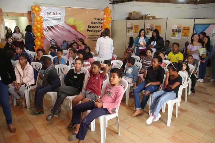Cras Vila América e NDCA da Uesb reúnem moradores para discutir abuso e violência contra crianças e adolescentes