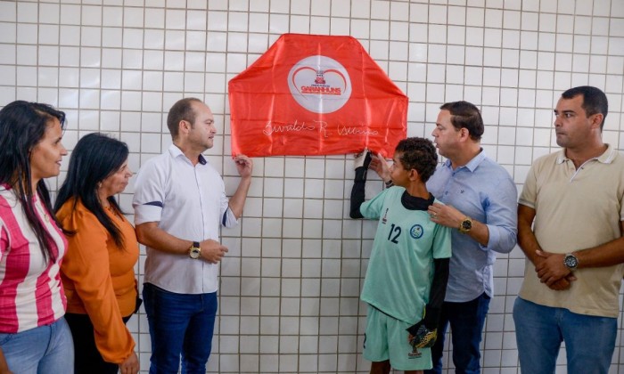 Prefeitura de Garanhuns inaugura quadra poliesportiva de escola da Cohab 3