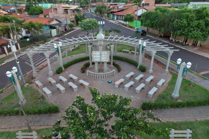 Com investimento de R$ 8,3 milhões do Estado, Leópolis ganha praça e Centro de Convivência