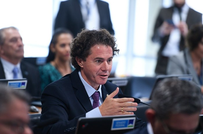 CCJ aprova criminalização do transporte de crianças fora das normas de segurança