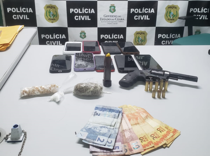 Polícias Civil e Militar realizam operação e capturam dupla em posse de drogas e arma em Caucaia