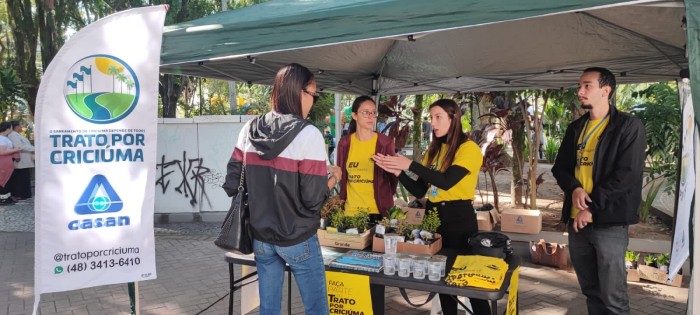 Dia Mundial do Meio Ambiente: Trato por Criciúma orienta população na praça Nereu Ramos