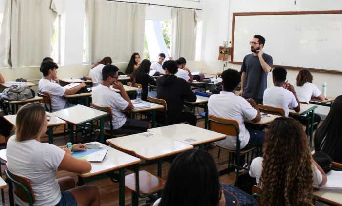 Estado anuncia ações como afastamento remunerado para estudos e melhorias na seleção ACTS