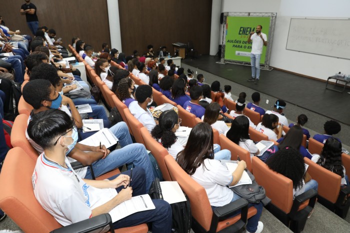 SEC realiza aulões do Enem em várias escolas da capital e do interior, neste sábado (3)