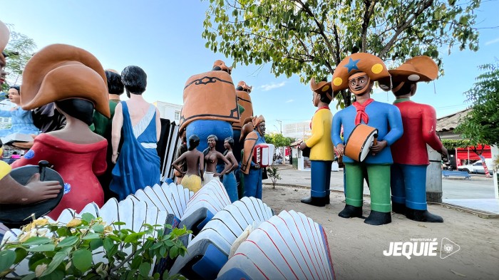Prefeitura de Jequié inicia instalação do projeto de decoração do São João 2023