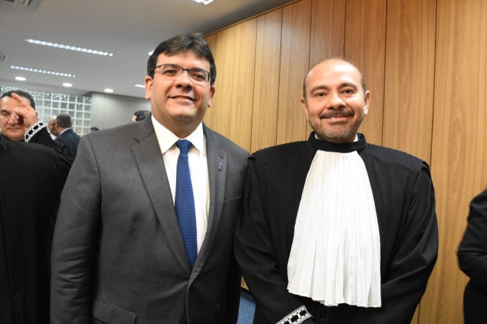 Rafael Fonteles cita “equilíbrio e imparcialidade” em posse de novo desembargador