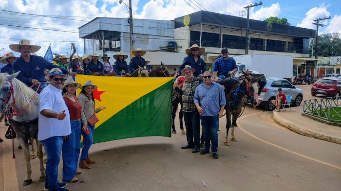 Tradicional cavalgada movimenta a II Feira do Agronegócio em Plácido de Castro