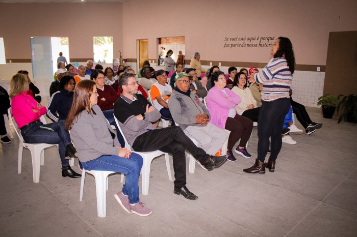Idosos do SCFV participam do 1º dia de conscientização da campanha Junho Violeta