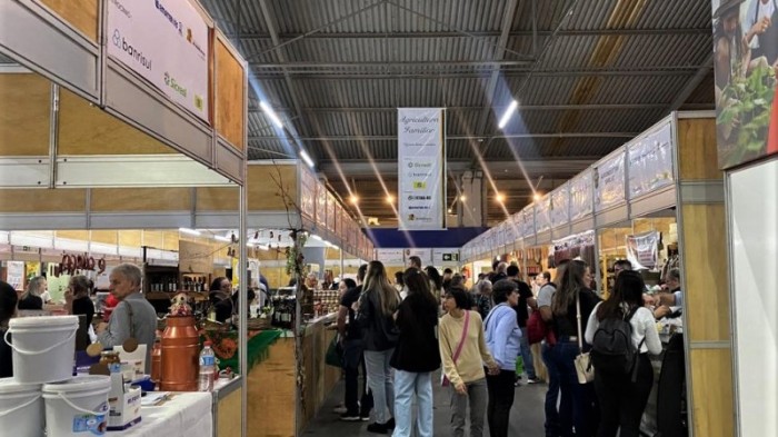 Agricultores familiares comercializam mais de R$ 100 mil nos dois primeiros dias da Fenadoce 2023
