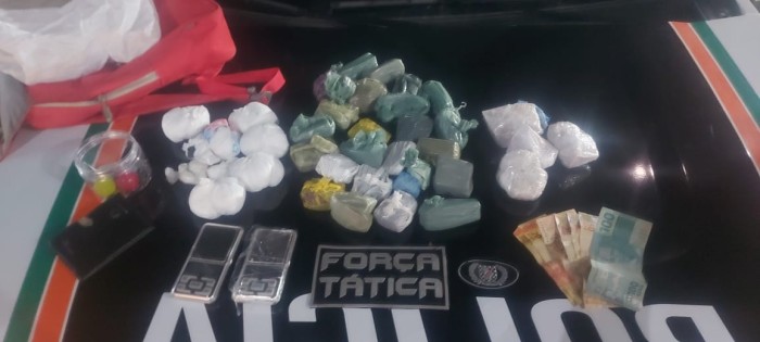 PMCE prende dupla e apreende quase 3 kg de drogas em imóvel em Nova Russas