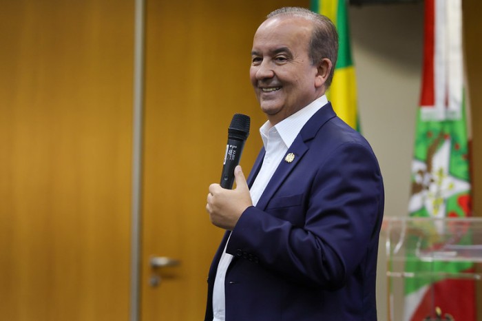 Jorginho Mello assina Resolução que permite duplicar o fornecimento de gás natural para a região Sul