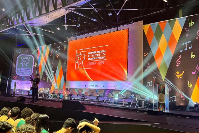 Com presença da prefeita, estudantes da rede municipal são premiados na 17ª Obmep em Florianópolis