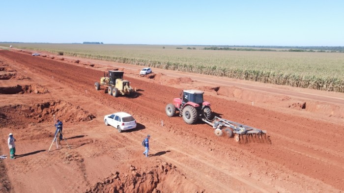 Obra de pavimentação da Linha 13 é retomada após período de chuvas