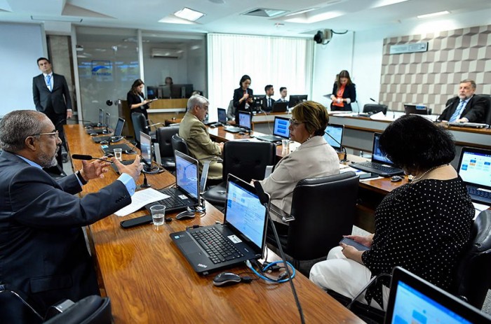 CE analisa inscrição de Oscar Niemeyer no 'Livro dos Heróis da Pátria'