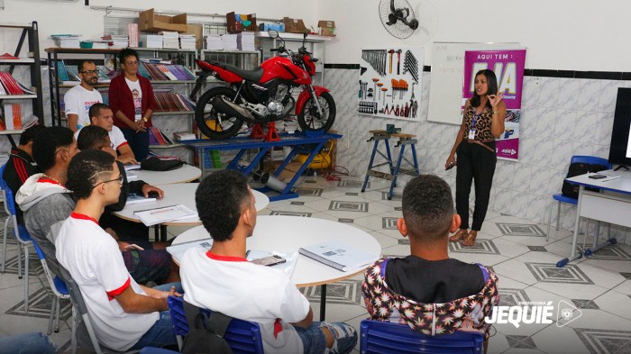 Prefeitura de Jequié segue com oferta de cursos profissionalizantes gratuitos para estudantes da Educação de Pessoas Jovens, Adultas e Idosas