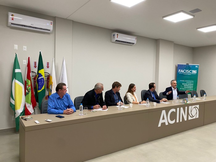 Governo de Santa Catarina ouve demandas do setor empresarial de Navegantes e região