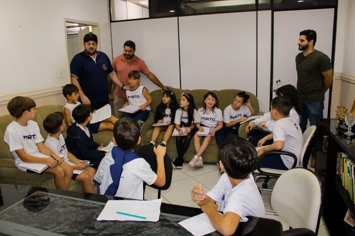 Prefeitura recebe visita de alunos como forma de conhecimento sobre o Poder Público
