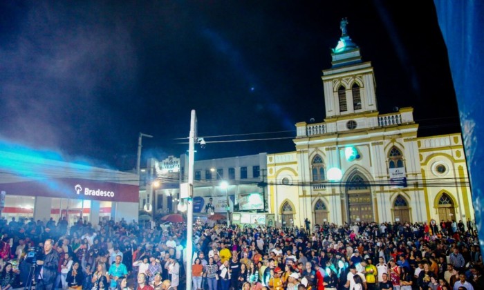 Décima noite da Festa de Santo Antônio: Forrock, Almir Rouche e Assisão fazem a alegria do público em Garanhuns