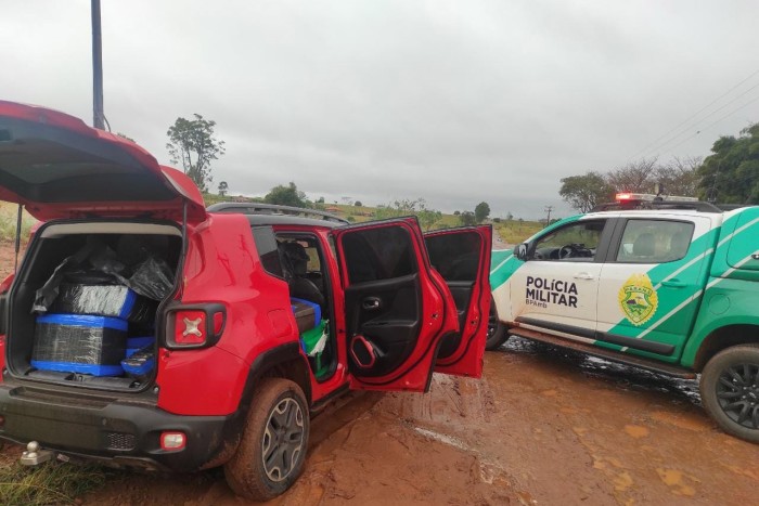 Polícia Militar apreende mais de meia tonelada de drogas em carro com alerta de furto, em Douradina