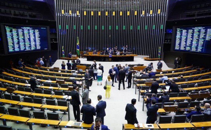 Câmara pode votar nesta quarta-feira MP que altera programa Mais Médicos
