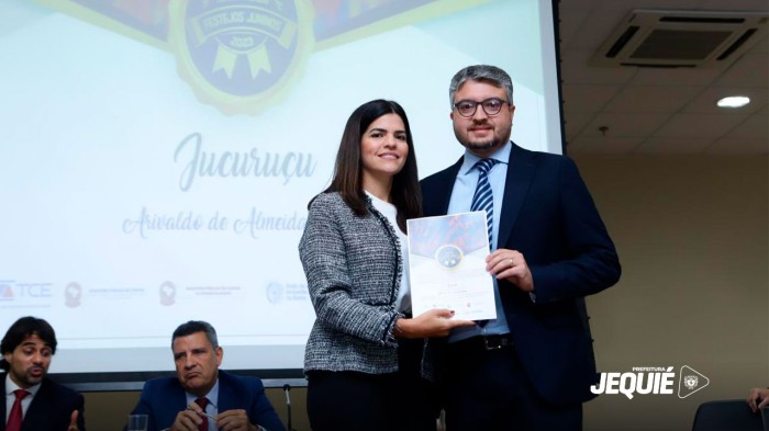 Selo de Transparência do Ministério Público Estadual relativo aos investimentos nos festejos juninos é entregue à Prefeitura de Jequié