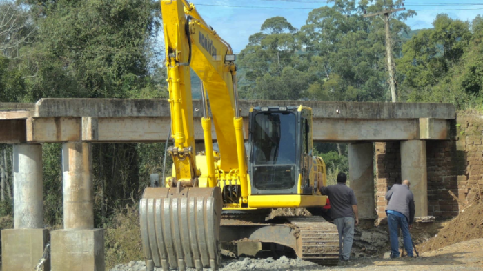 Secretaria da Agricultura empresta máquinas para auxiliar o município de Caraá