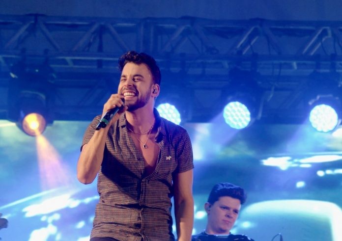 Clayton e Romário comandam forró no Terreiro de Jesus, no segundo dia de shows no Pelô
