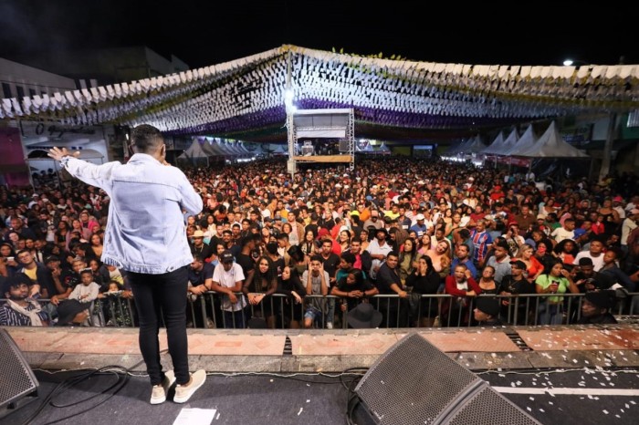 Governador encerra agenda de domingo no São João de Jaguaquara