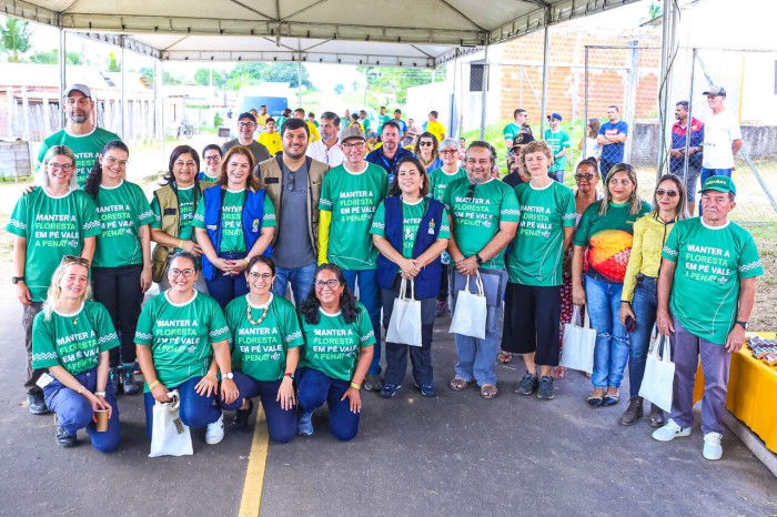 Comitiva internacional conhece produtores extrativistas e comunidade indígena alcançados pelo Programa REM Acre